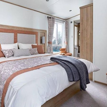 Captivating Bluebell Lodge 2-Bed Cotswolds Caravan Cirencester Exteriér fotografie