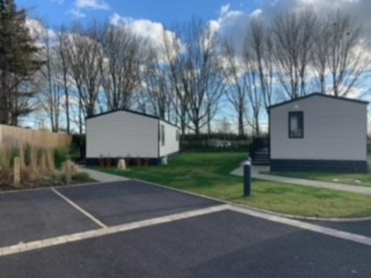 Captivating Bluebell Lodge 2-Bed Cotswolds Caravan Cirencester Exteriér fotografie