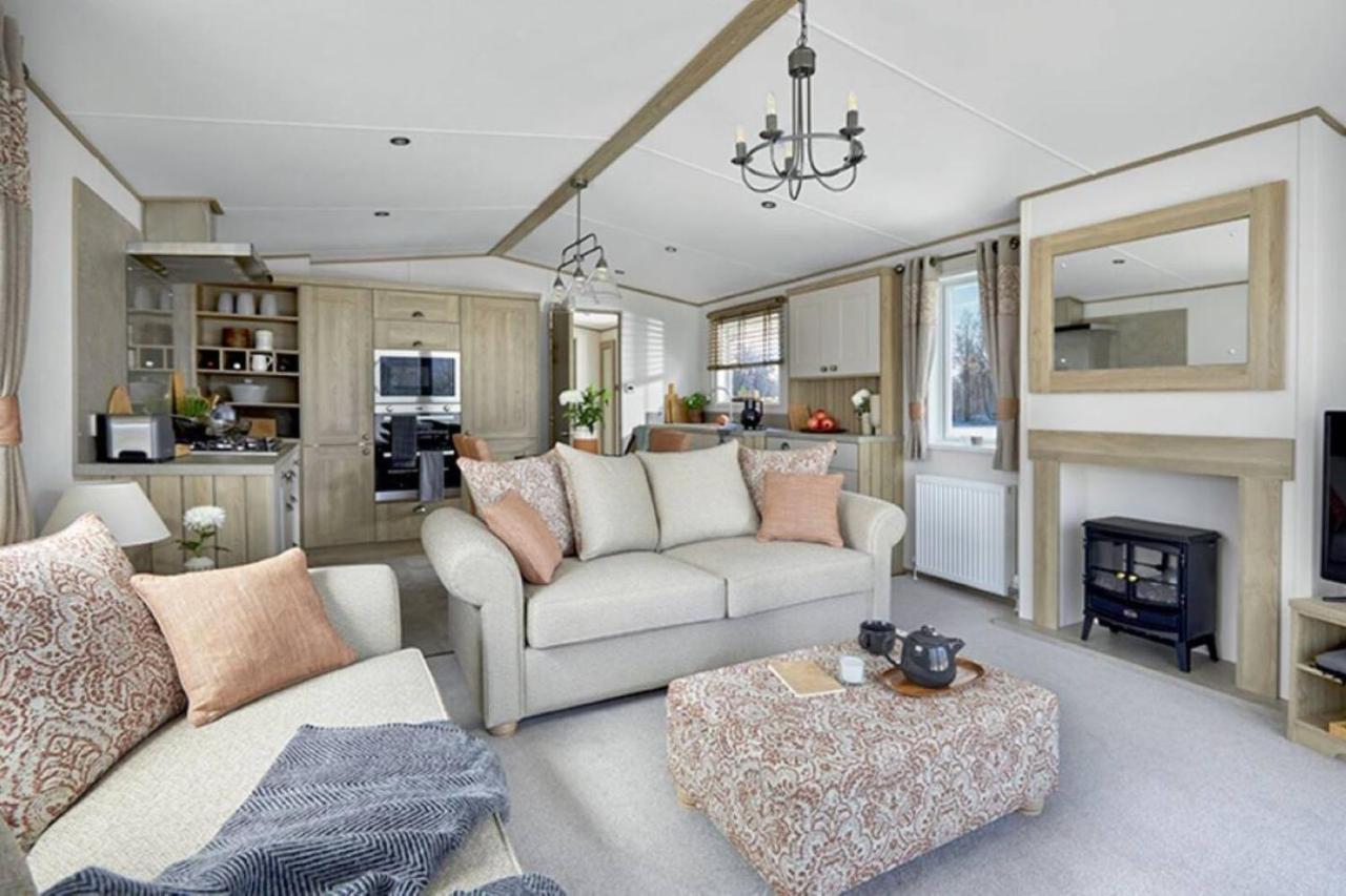 Captivating Bluebell Lodge 2-Bed Cotswolds Caravan Cirencester Exteriér fotografie