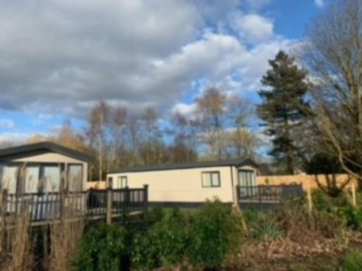 Captivating Bluebell Lodge 2-Bed Cotswolds Caravan Cirencester Exteriér fotografie