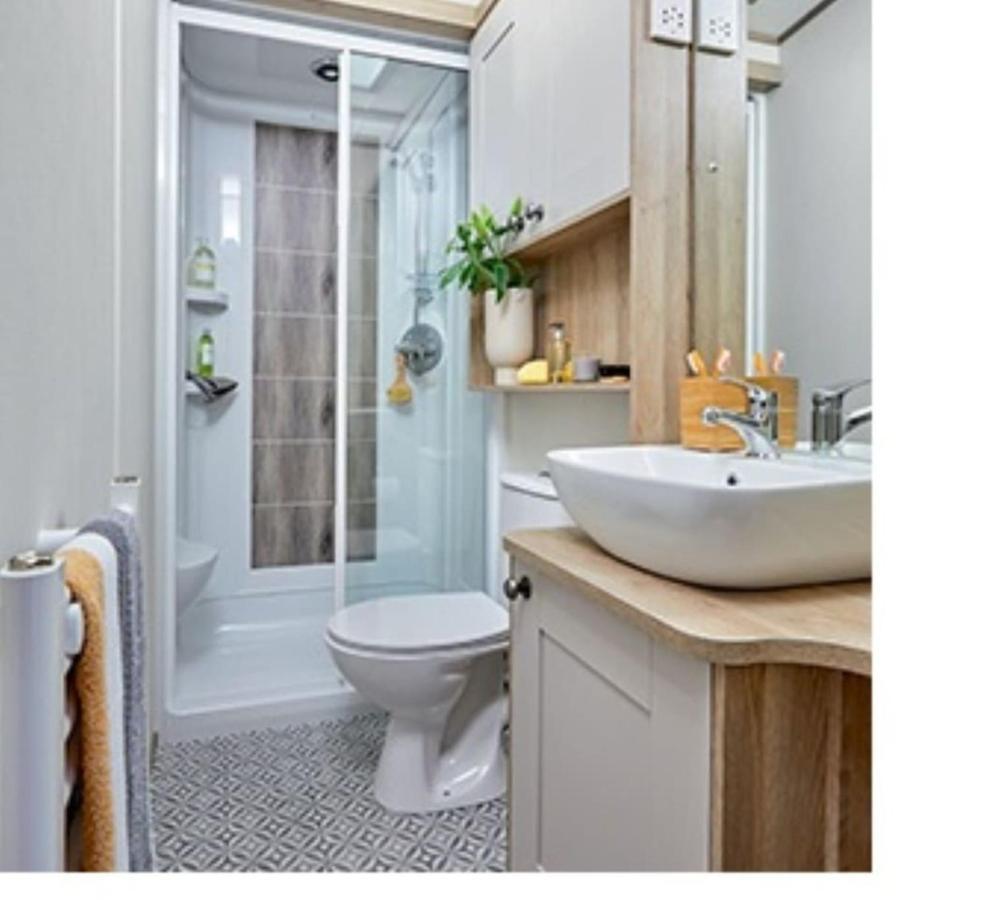Captivating Bluebell Lodge 2-Bed Cotswolds Caravan Cirencester Exteriér fotografie