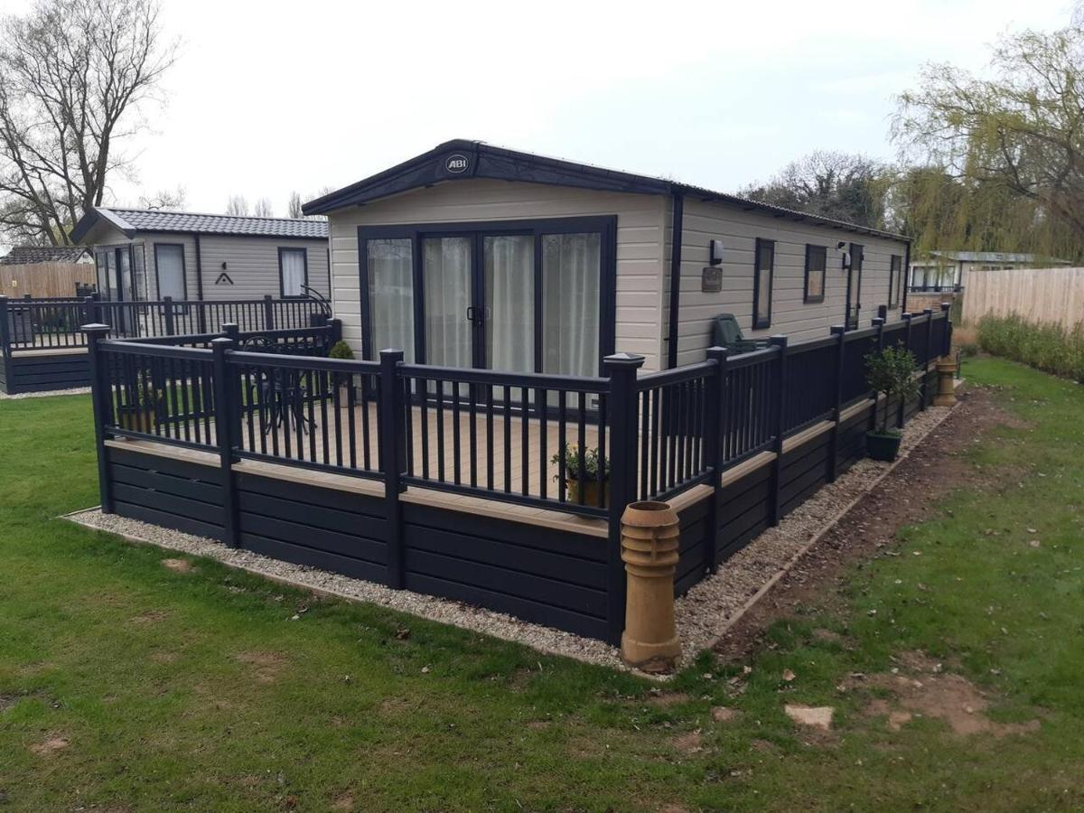 Captivating Bluebell Lodge 2-Bed Cotswolds Caravan Cirencester Exteriér fotografie