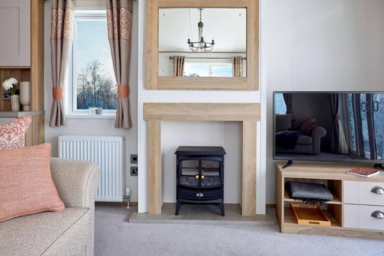 Captivating Bluebell Lodge 2-Bed Cotswolds Caravan Cirencester Exteriér fotografie