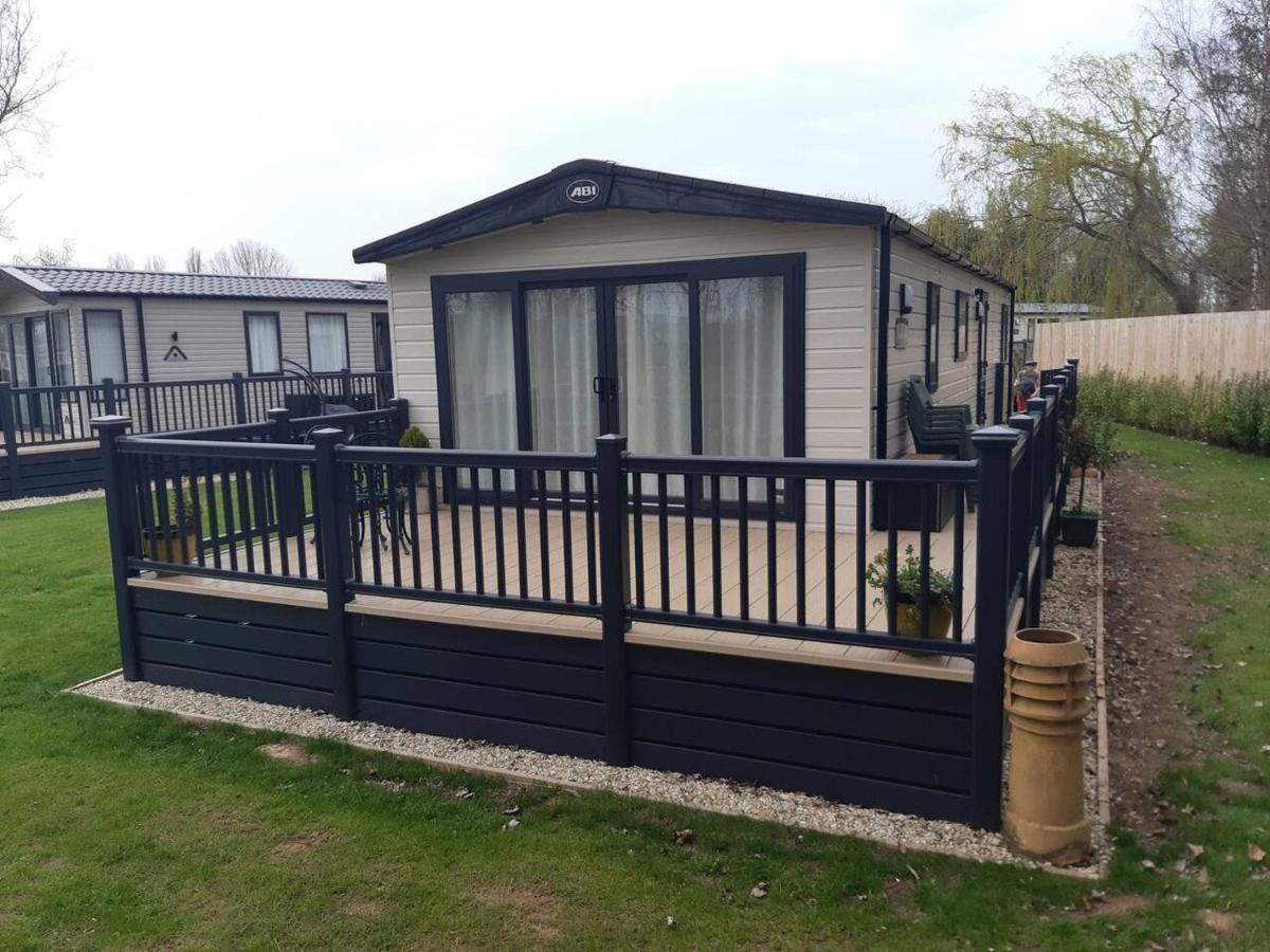 Captivating Bluebell Lodge 2-Bed Cotswolds Caravan Cirencester Exteriér fotografie